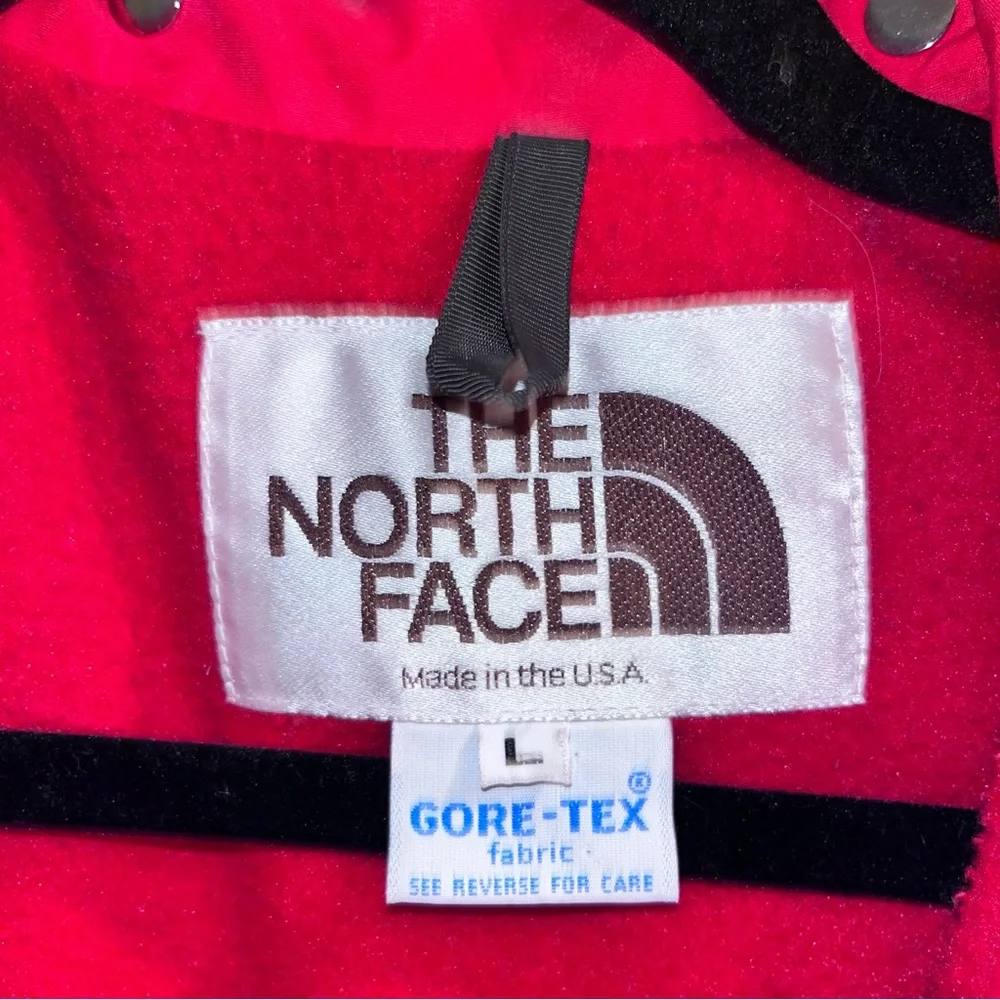 The North Face Vintage Gore-Tex Red Jacket Size‎ Large